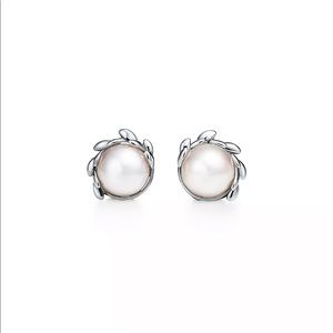 Tiffany & Co Olive Leaf Pearl earrings